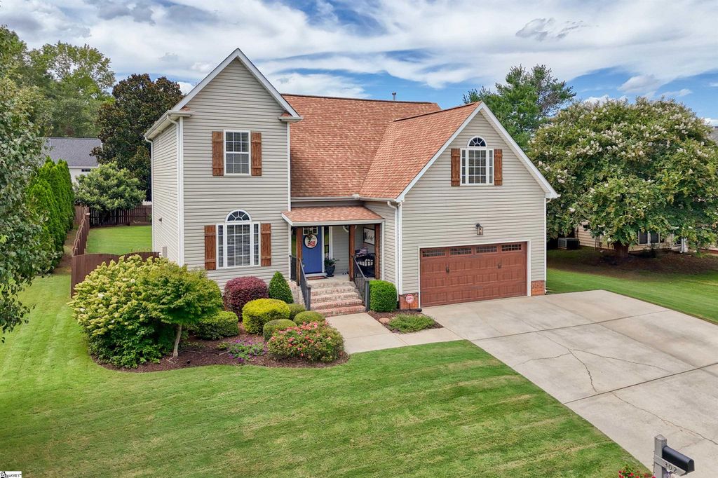 302 Crossvine Way, Simpsonville, SC 29680