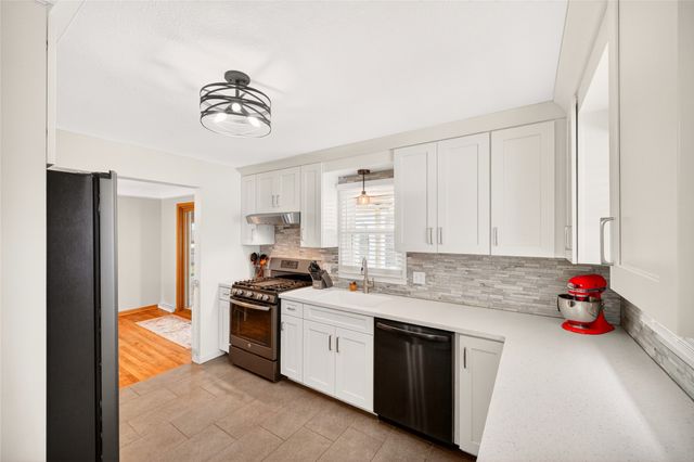 2818 48th Place, Des Moines, IA 50310