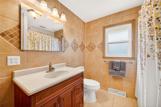 2818 48th Place, Des Moines, IA 50310