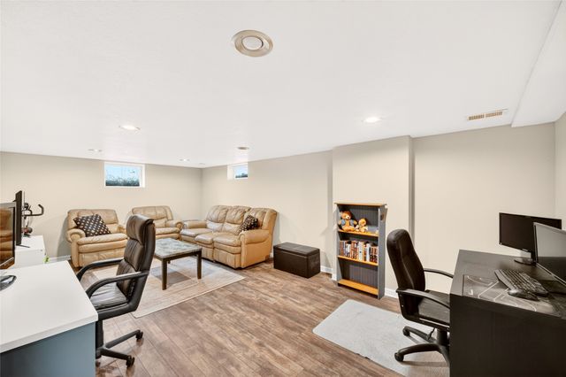 2818 48th Place, Des Moines, IA 50310