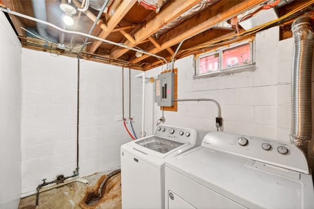 2818 48th Place, Des Moines, IA 50310