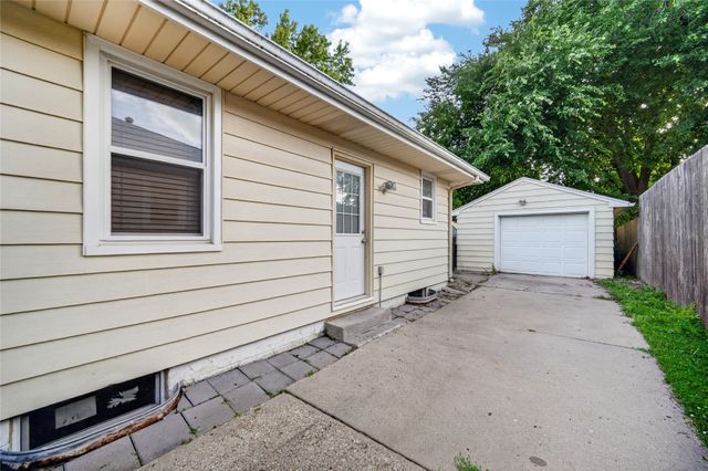 2818 48th Place, Des Moines, IA 50310