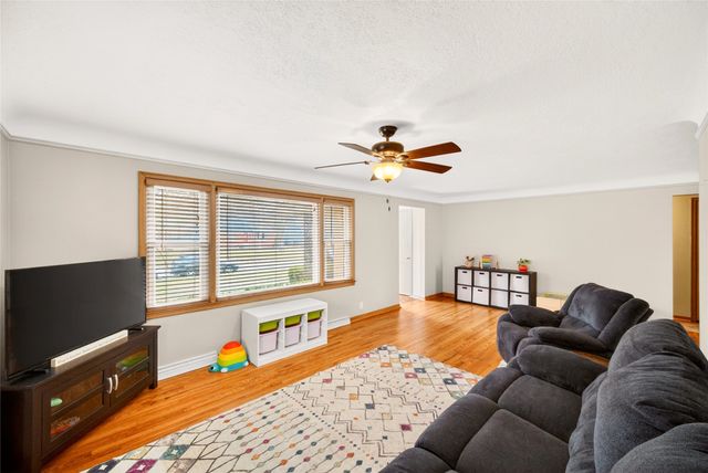 2818 48th Place, Des Moines, IA 50310