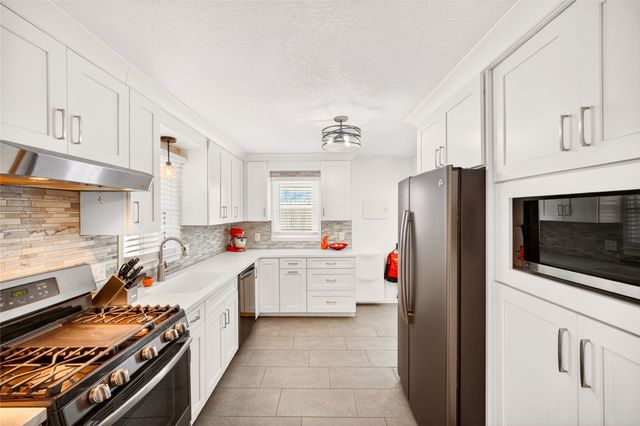 2818 48th Place, Des Moines, IA 50310