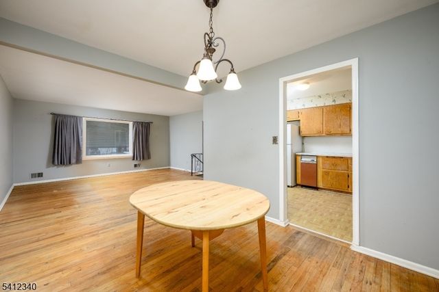 883 Stacy Pl, Rahway City, NJ 07065