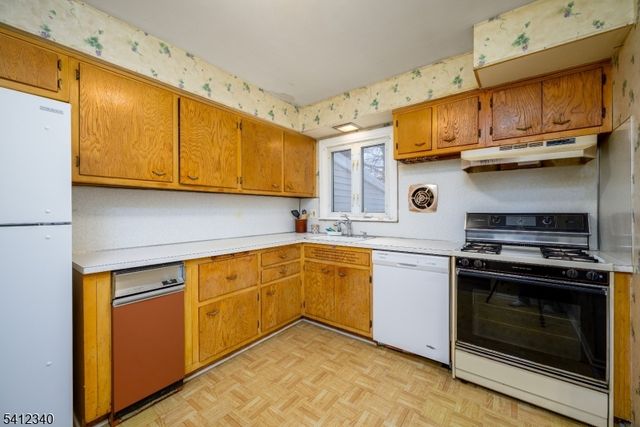 883 Stacy Pl, Rahway City, NJ 07065