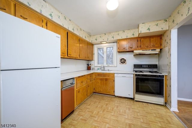 883 Stacy Pl, Rahway City, NJ 07065