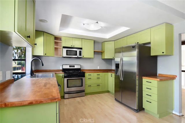 18739 Hatteras Street 55, Tarzana, CA 91356