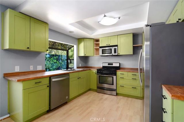 18739 Hatteras Street 55, Tarzana, CA 91356