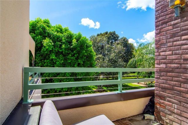 18739 Hatteras Street 55, Tarzana, CA 91356