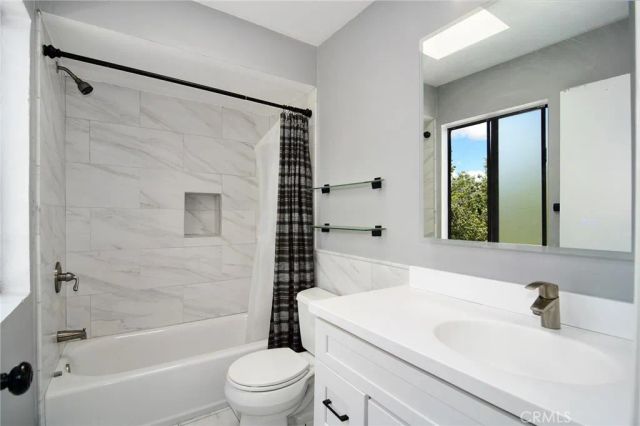 18739 Hatteras Street 55, Tarzana, CA 91356