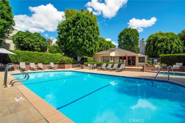 18739 Hatteras Street 55, Tarzana, CA 91356