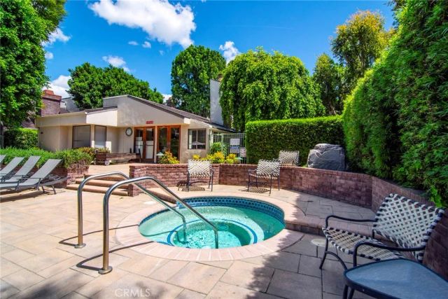 18739 Hatteras Street 55, Tarzana, CA 91356