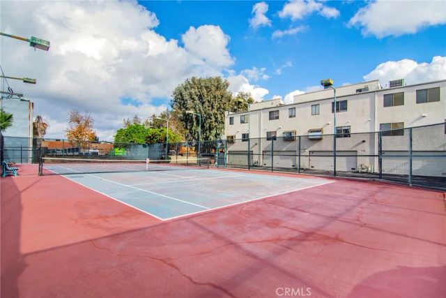 18739 Hatteras Street 55, Tarzana, CA 91356