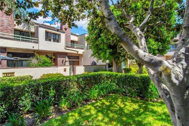 18739 Hatteras Street 55, Tarzana, CA 91356