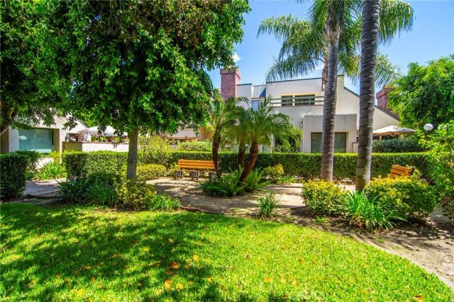 18739 Hatteras Street 55, Tarzana, CA 91356