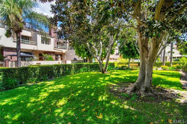 18739 Hatteras Street 55, Tarzana, CA 91356