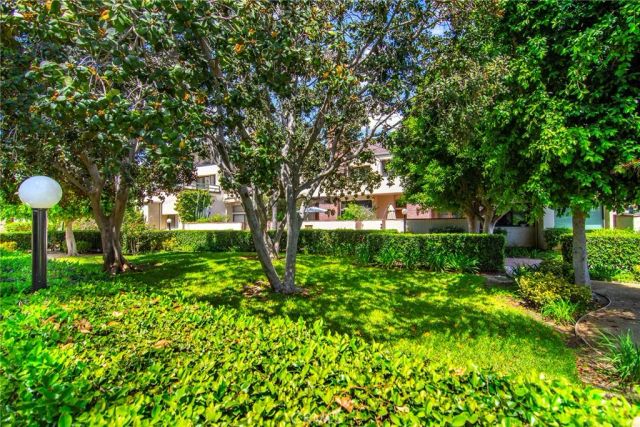 18739 Hatteras Street 55, Tarzana, CA 91356