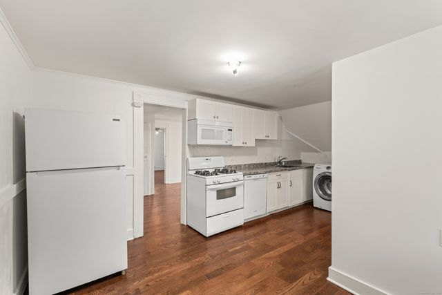 318 Suburban Avenue, Fairfield, CT 06825