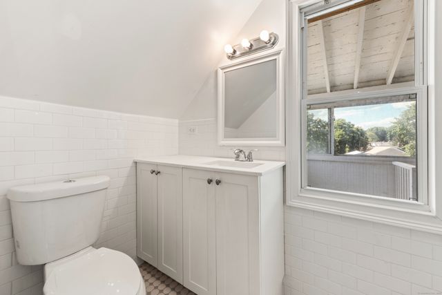 318 Suburban Avenue, Fairfield, CT 06825