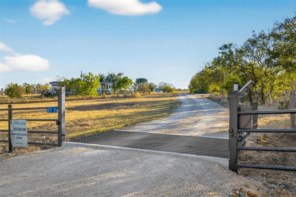 672 County Road 447, Waelder, TX 78959