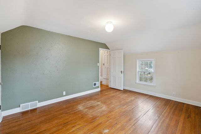 1324 Caroline Avenue, Clinton, IA 52732