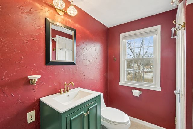 1324 Caroline Avenue, Clinton, IA 52732