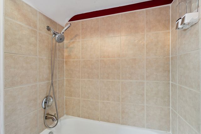 1324 Caroline Avenue, Clinton, IA 52732