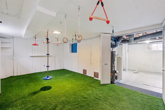 1324 Caroline Avenue, Clinton, IA 52732