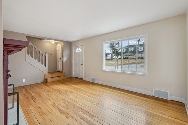 1324 Caroline Avenue, Clinton, IA 52732