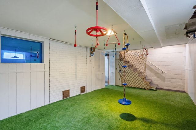 1324 Caroline Avenue, Clinton, IA 52732