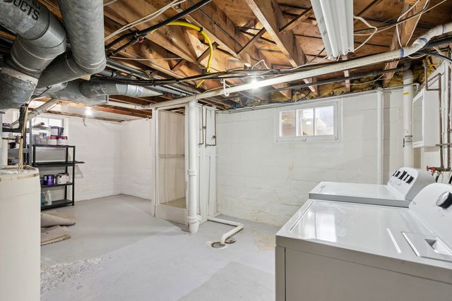 1324 Caroline Avenue, Clinton, IA 52732