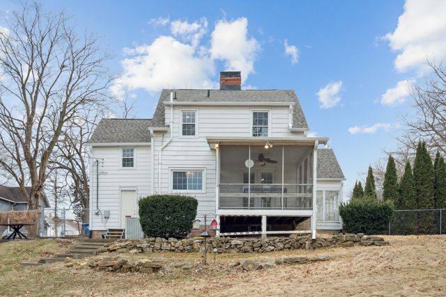 1324 Caroline Avenue, Clinton, IA 52732