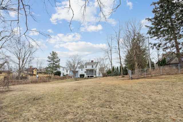 1324 Caroline Avenue, Clinton, IA 52732