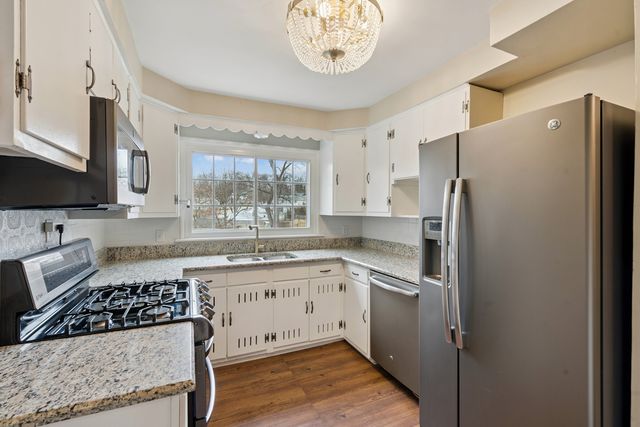 1324 Caroline Avenue, Clinton, IA 52732