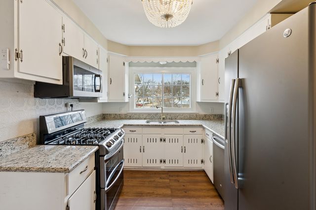 1324 Caroline Avenue, Clinton, IA 52732