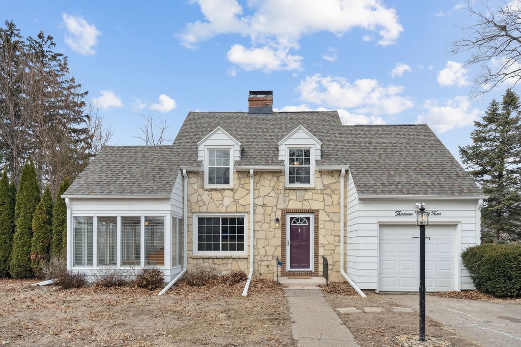 1324 Caroline Avenue, Clinton, IA 52732