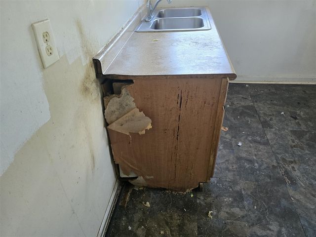 323 Ferry Avenue, Pontiac, MI 48341