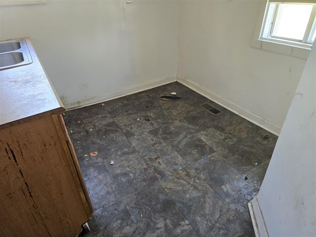 323 Ferry Avenue, Pontiac, MI 48341