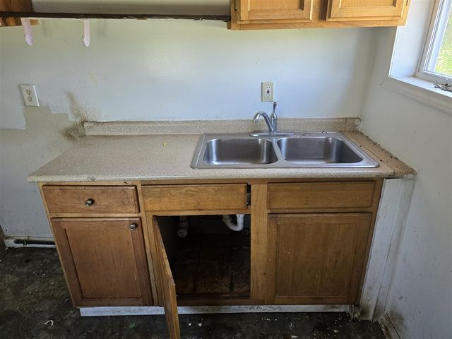 323 Ferry Avenue, Pontiac, MI 48341