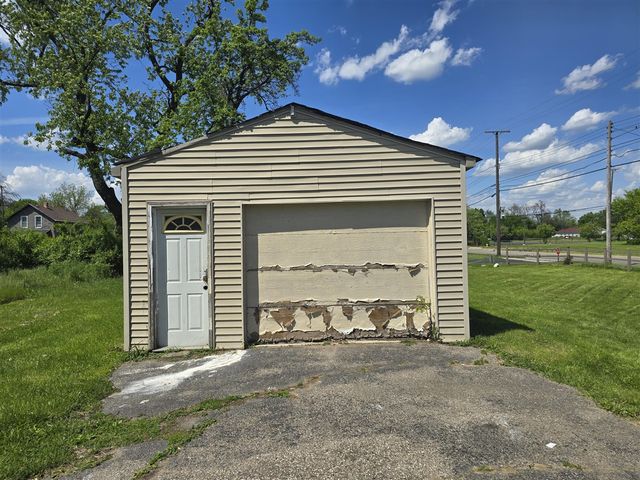 323 Ferry Avenue, Pontiac, MI 48341