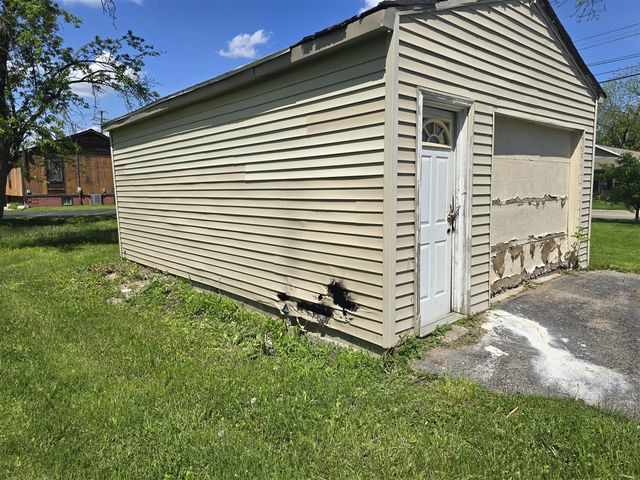 323 Ferry Avenue, Pontiac, MI 48341