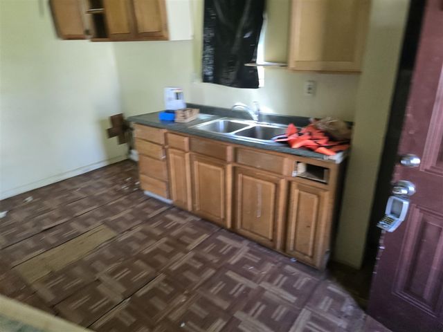 323 Ferry Avenue, Pontiac, MI 48341