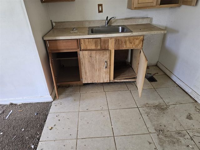 323 Ferry Avenue, Pontiac, MI 48341