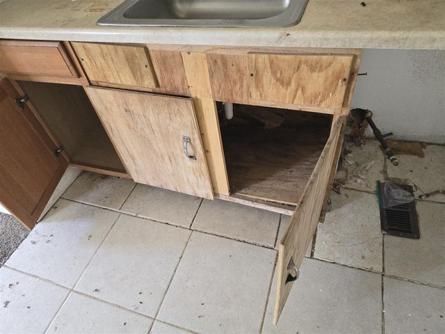 323 Ferry Avenue, Pontiac, MI 48341