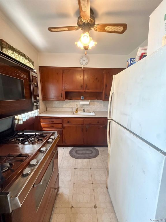 124 Westwood Road N, Massapequa Park, NY 11762 — photo 2
