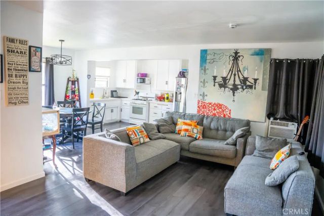 6941 Newcastle, Reseda, CA 91335