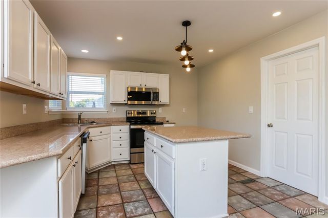 519 Great Oaks Meadow Drive, Wentzville, MO 63385