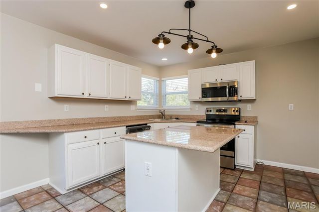 519 Great Oaks Meadow Drive, Wentzville, MO 63385
