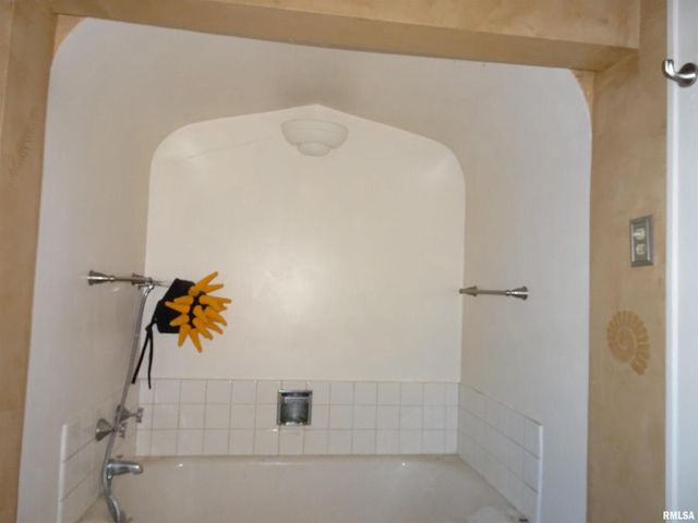 1515 Jersey Ridge Road, Davenport, IA 52803